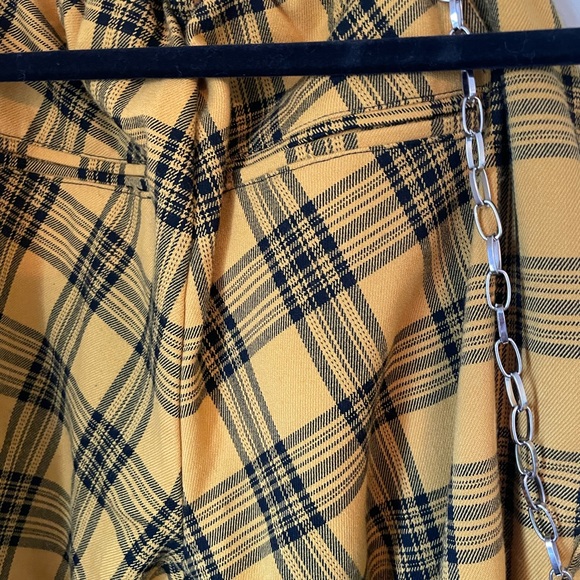 Hot Topic yellow/black plaid pants with chain - Picture 2 of 5